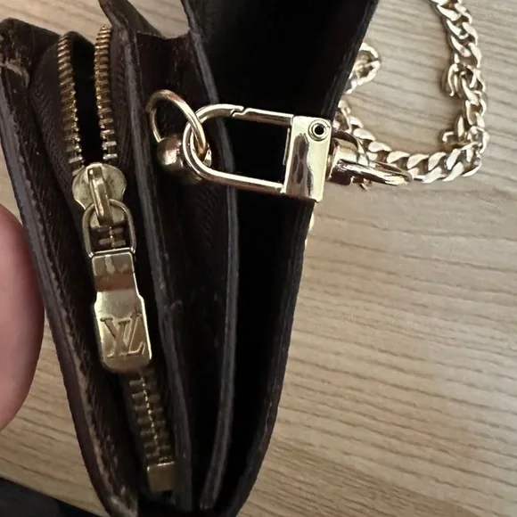 LOUIS VUITTON | PRICE FIRM💲💥
Damier Porte Monnaie Billets Tresor Bifold Wallet - Picture 10 of 12